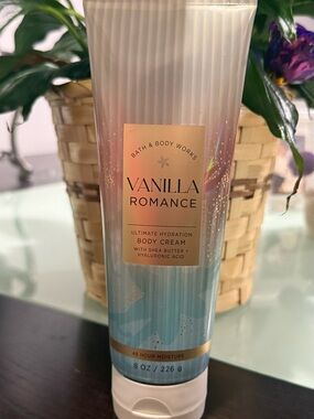 Bath & Body Works Vanilla Romance Body Cream -